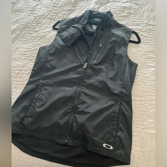 Oakley vest size S, lined athletic type see pics for detail/size - Picture 3 of 3